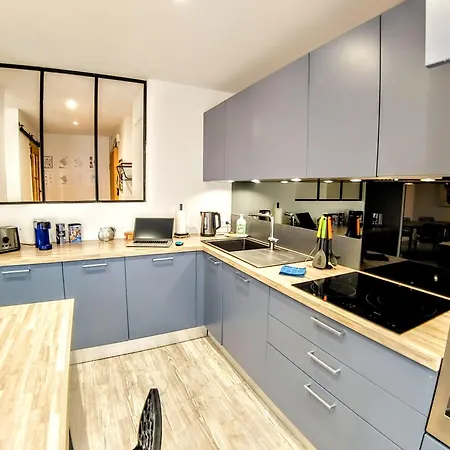 Halte, Proche Notre-dame