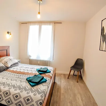 Halte, Proche Notre-dame Apartment