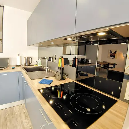 Halte, Proche Notre-dame Apartment