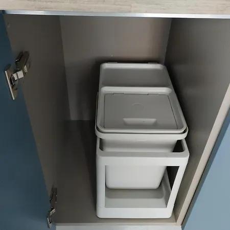 Halte, Proche Notre-dame 罗德兹