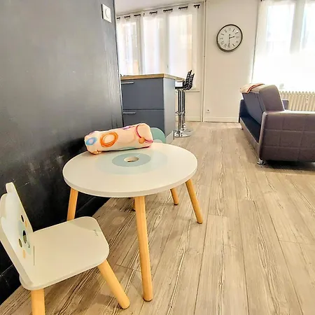 Halte, Proche Notre-dame 罗德兹