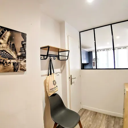 Halte, Proche Notre-dame * 罗德兹