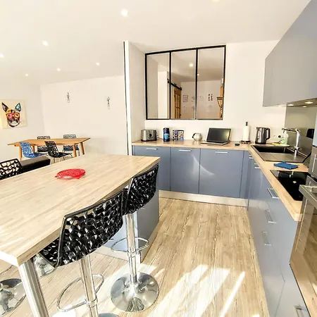 Halte, Proche Notre-dame 罗德兹