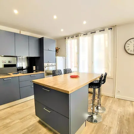 Halte, Proche Notre-dame 罗德兹