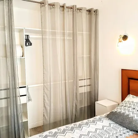 Halte, Proche Notre-dame * 罗德兹