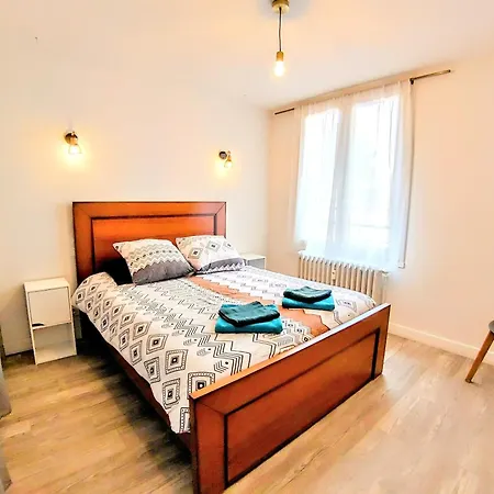 Halte, Proche Notre-dame *