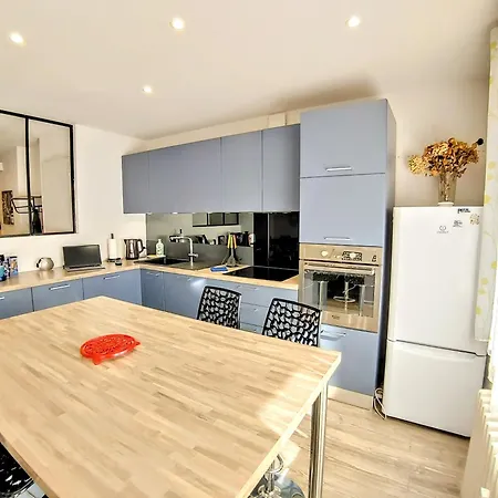 Halte, Proche Notre-dame 罗德兹