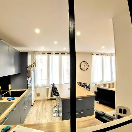 Halte, Proche Notre-dame *