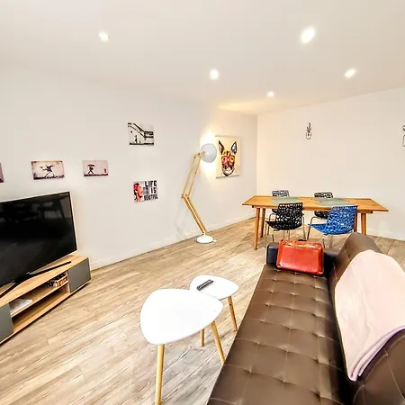 Halte, Proche Notre-dame 罗德兹